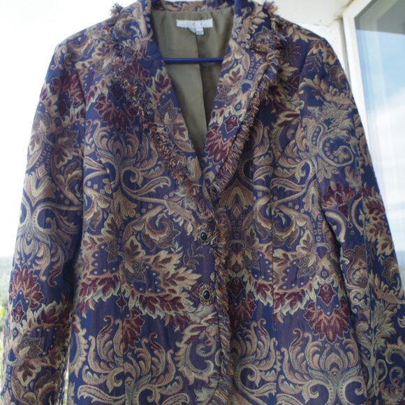 Vintage Tapestry Ladies Jacket With Unique Buttons - Picture 5 of 8